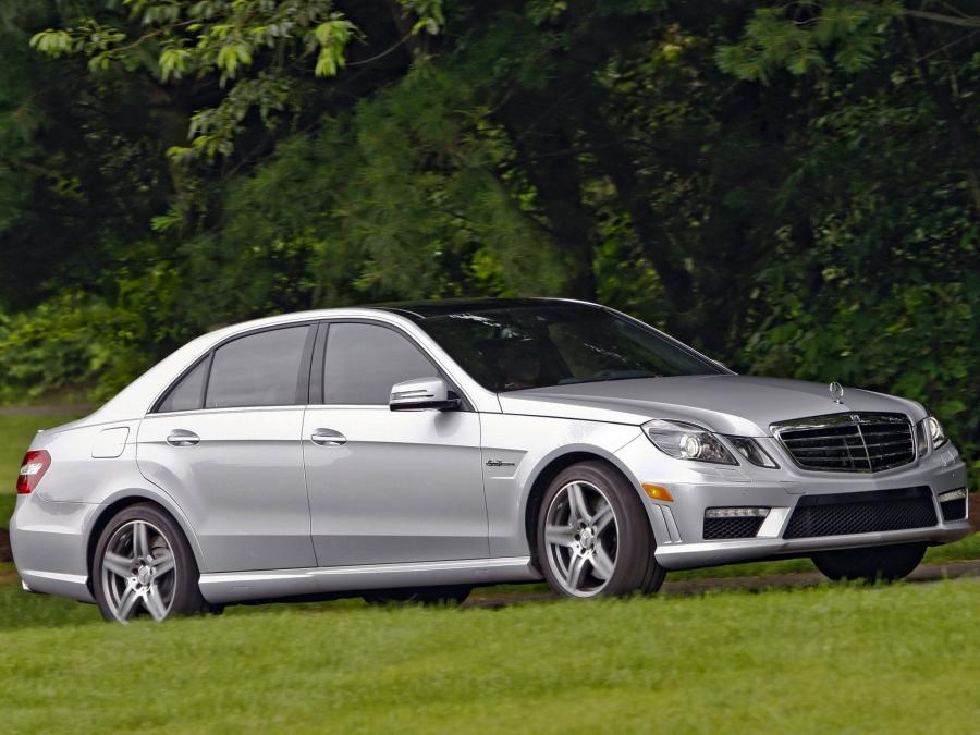 Mercedes-Benz E63 AMG 2009 года  (US) (фото 7 из 11)